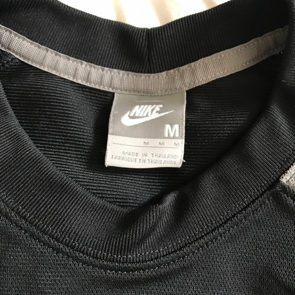 Nike workout shirt - Picture 2 of 3